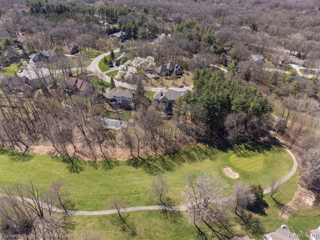 9945 ROLLING GREENS Drive, Pinckney, MI 48169 — Photo 10