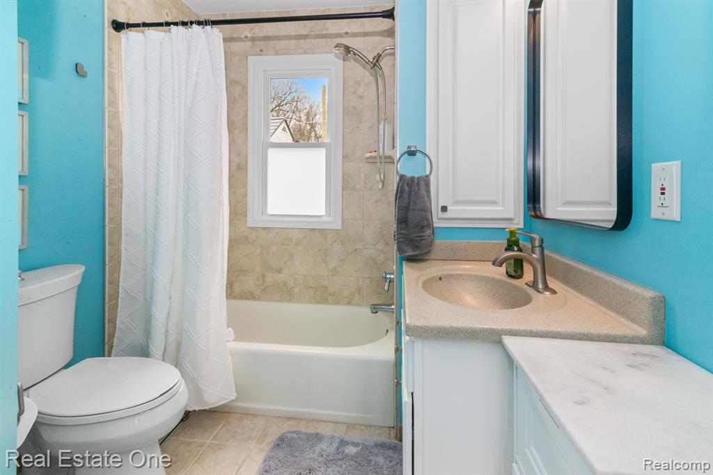 8831 Lagoon Drive, Brighton, MI 48116 — Photo 23