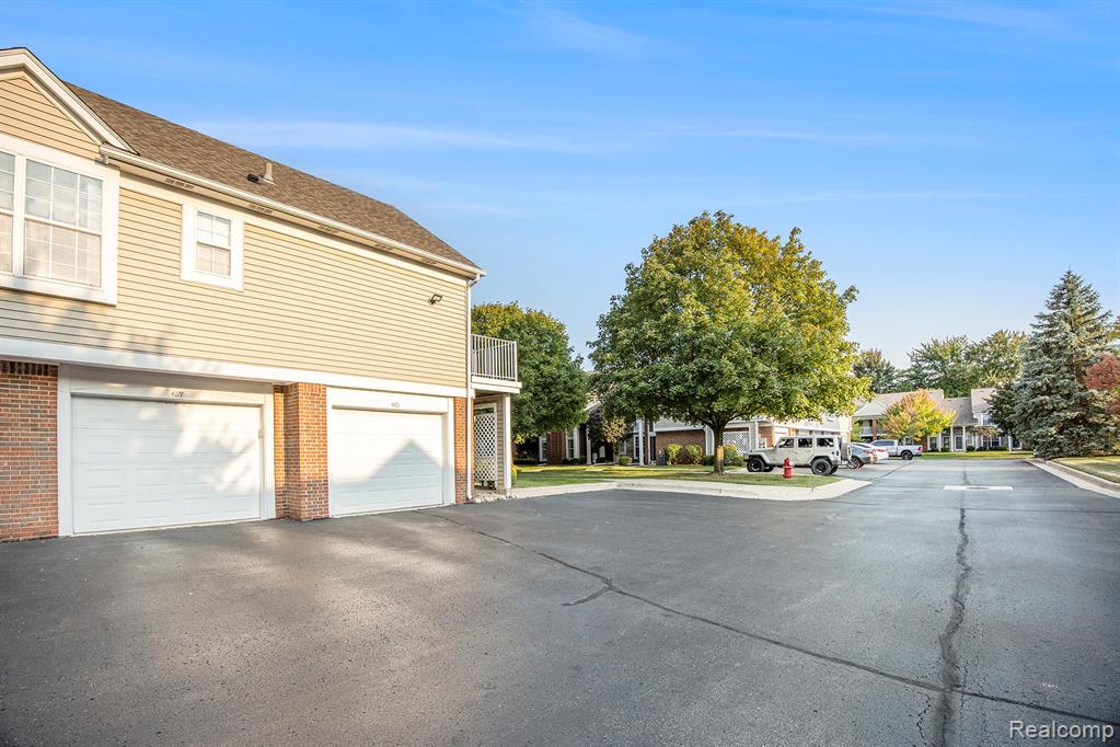 4165 Berkshire Drive, Sterling Heights, MI 48314 — Photo 20