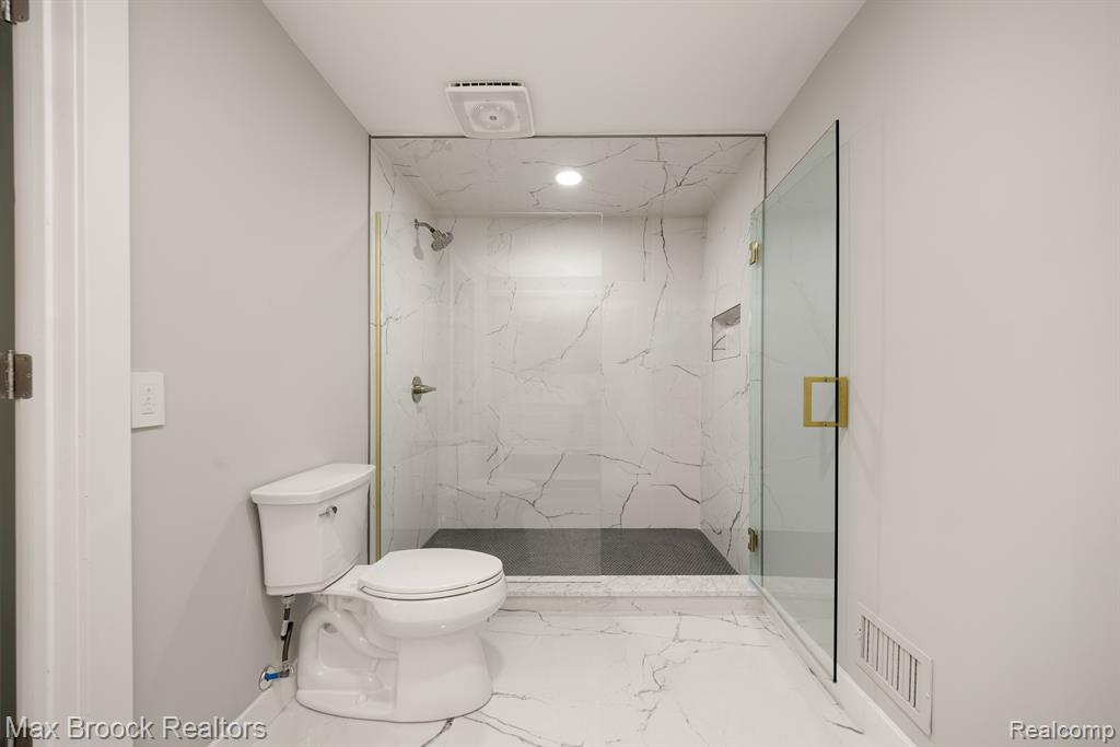 5240 CLARENDON CREST Street, Bloomfield Hills, MI 48302 — Photo 25