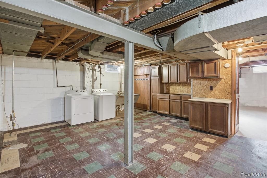 929 Larkmoor Boulevard, Berkley, MI 48072 — Photo 18