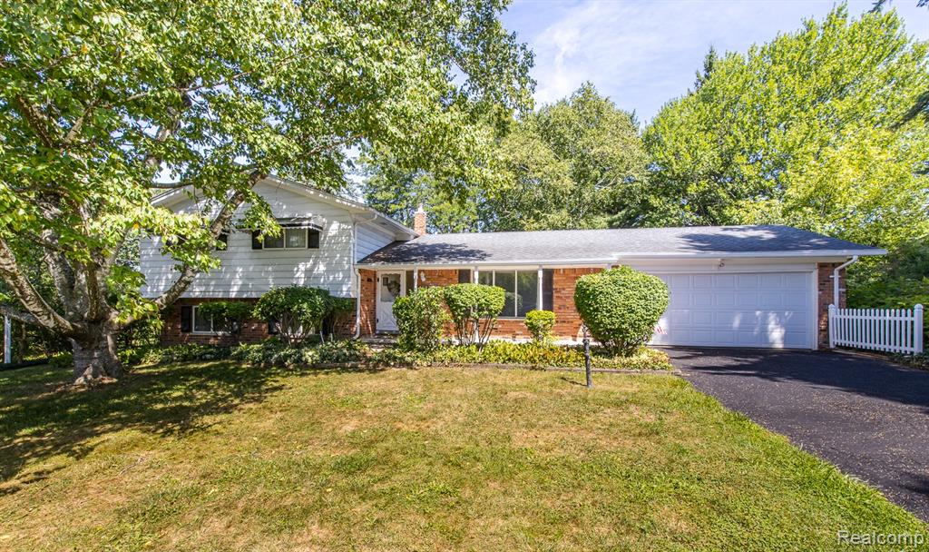 8410 Elizabeth Lake Road, White Lake, MI — Photo 3