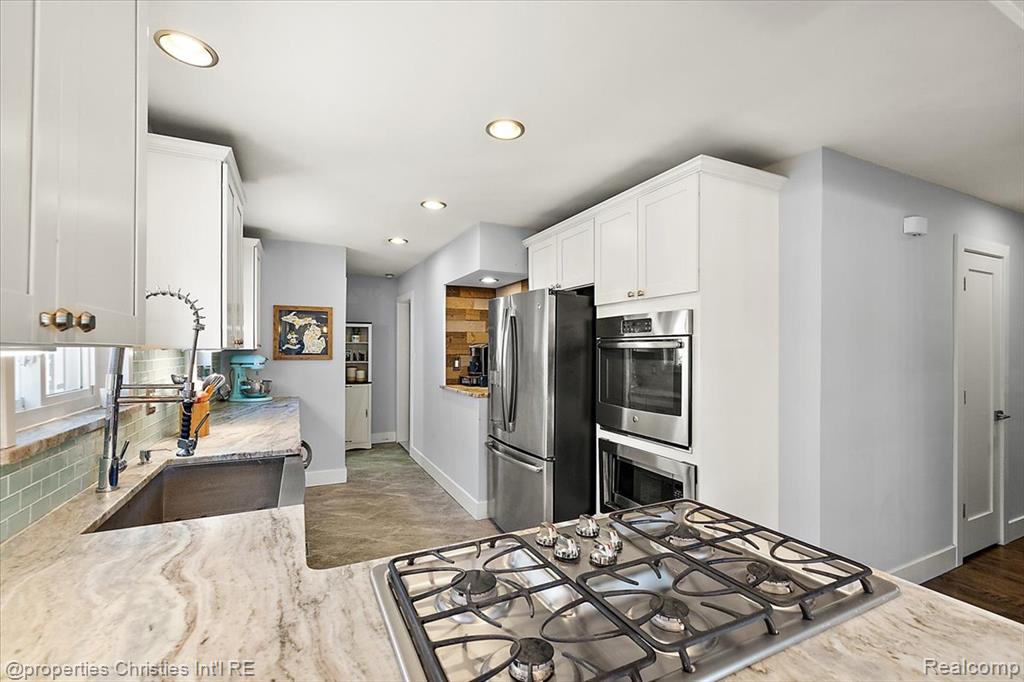 816 W Baker Avenue, Clawson, MI — Photo 22