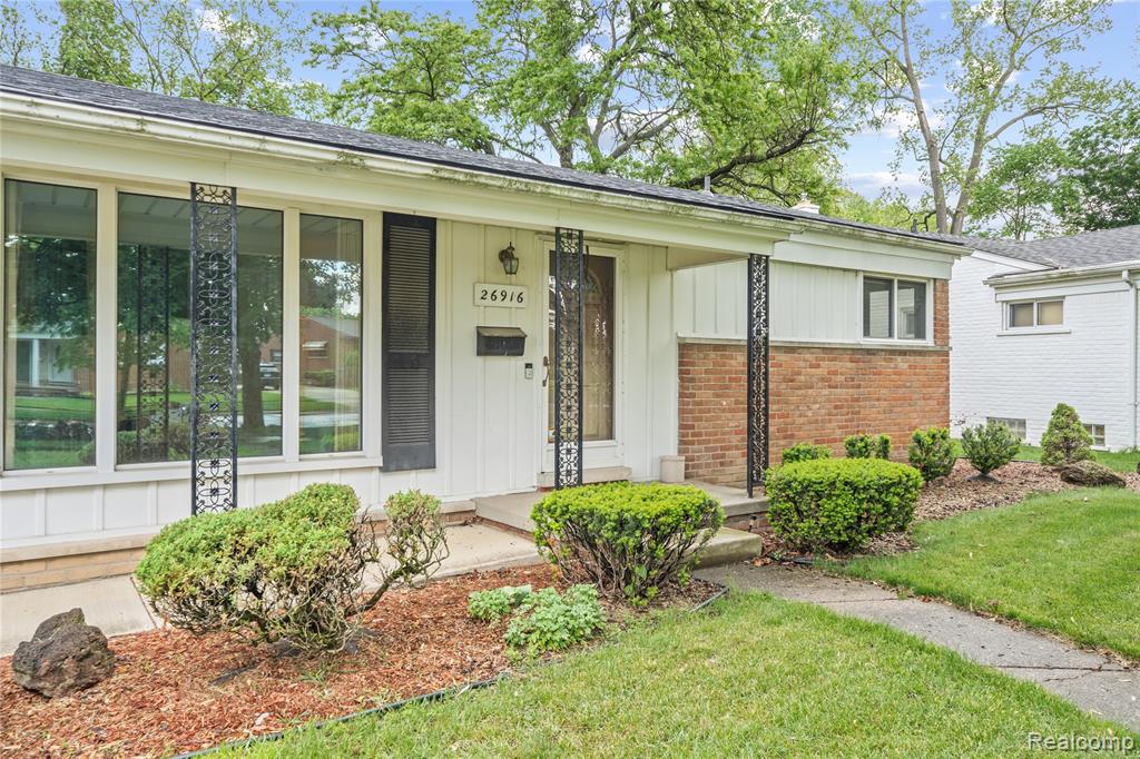 26916 Rouge River Drive, Dearborn Heights, MI 48127 — Photo 3