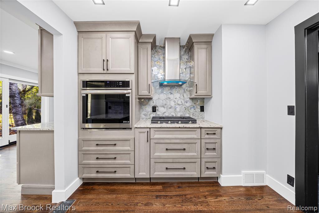 2724 Alveston Drive, Bloomfield, MI 48304 — Photo 19