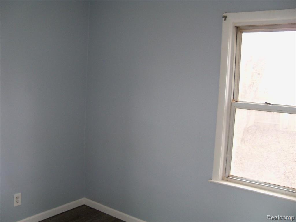 413 E Hemphill Road, Flint, MI 48507 — Photo 10