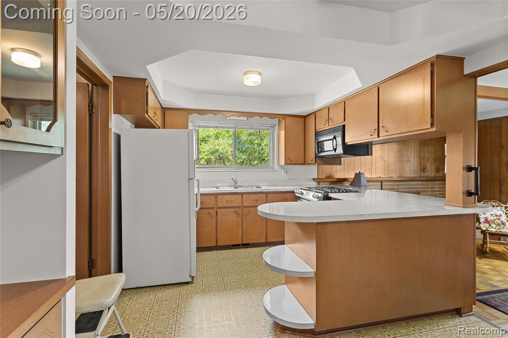45078 Vanker Avenue, Utica, MI 48317 — Photo 38