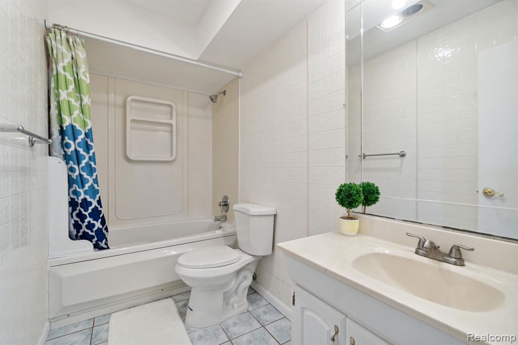 324 EAST Street, Holly, MI 48442 — Photo 20