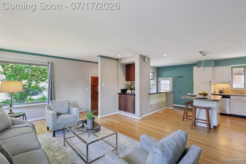 8325 N Hubbard Street, Westland, MI — Photo 6