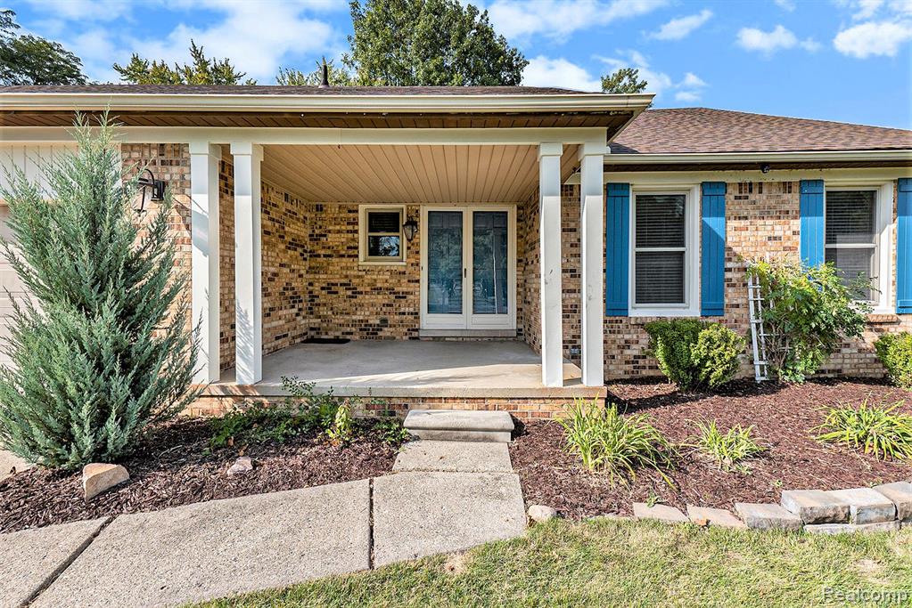5392 Orchard Crest Drive, Troy, MI 48085 — Photo 2