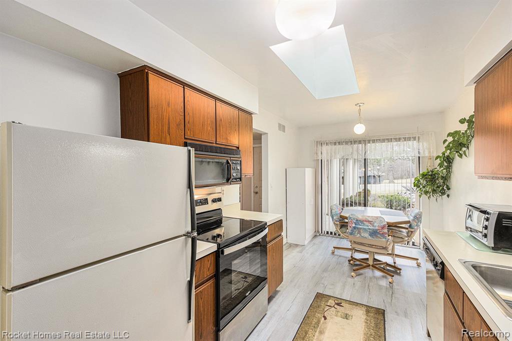 949 WEXFORD Way, Rochester Hills, MI 48307 — Photo 12