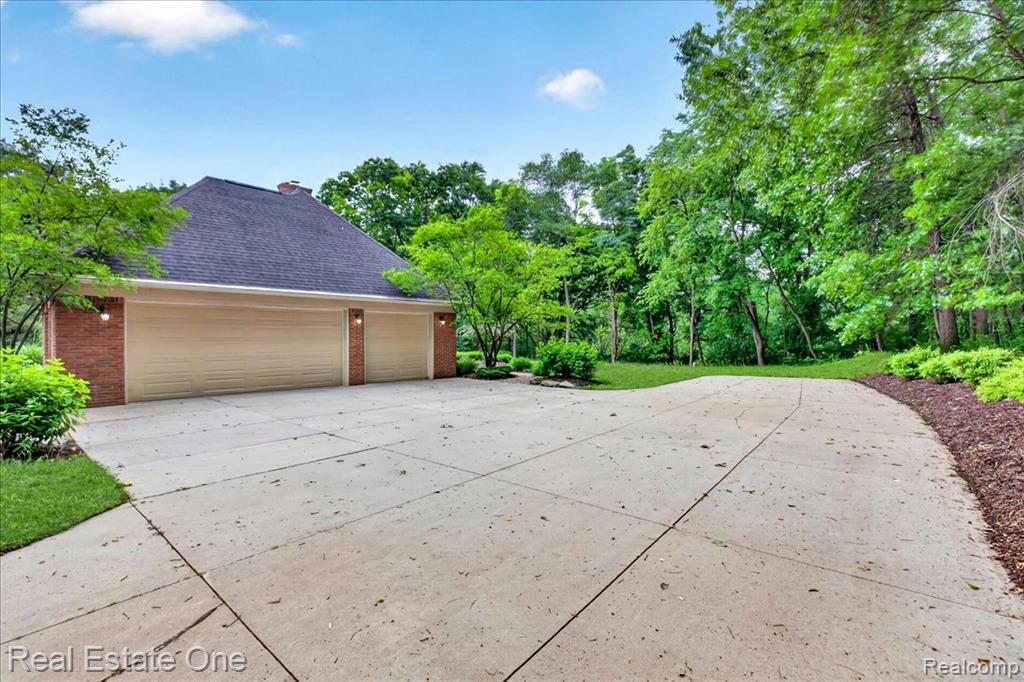 425 Courtney Road, Leonard, MI 48367 — Photo 65