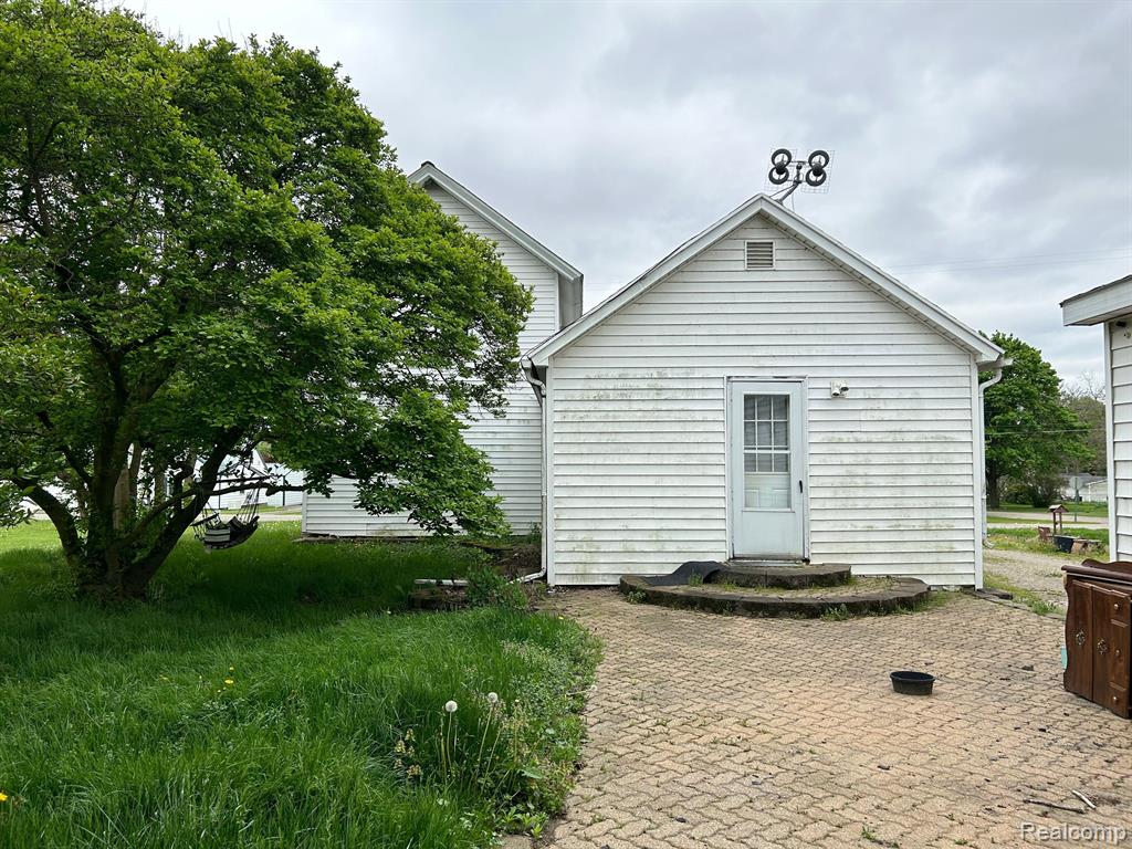 305 E WASHINGTON Avenue, Vernon, MI 48476 — Photo 3