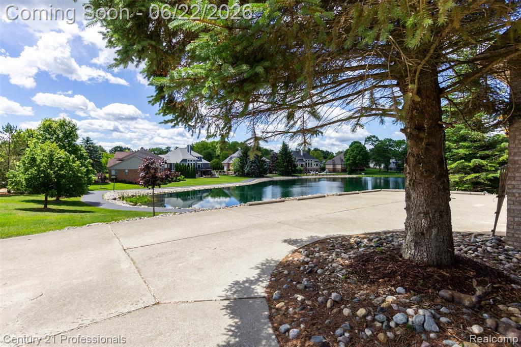 8225 Brookstone Lane, Clawson, MI 48348 — Photo 44