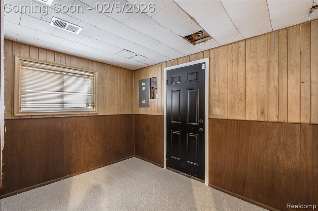 21123 Laurelwood Street, Farmington, MI 48336 — Photo 25