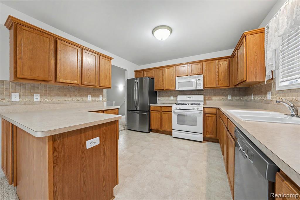 45467 Coachfort Drive, Macomb, MI 48044 — Photo 8