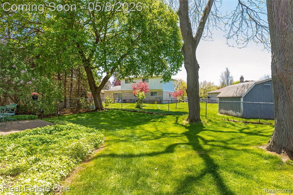 4749 Parkridge Drive, Waterford, MI 48329 — Photo 33