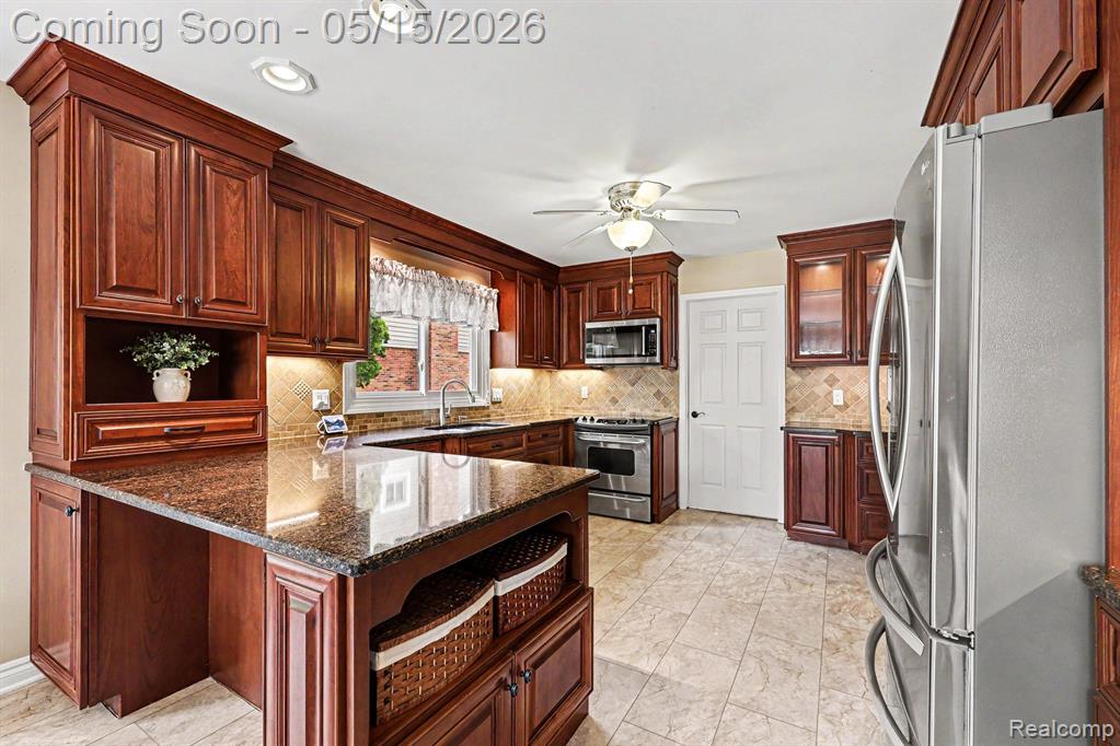11921 Raintree Court, Utica, MI 48315 — Photo 10