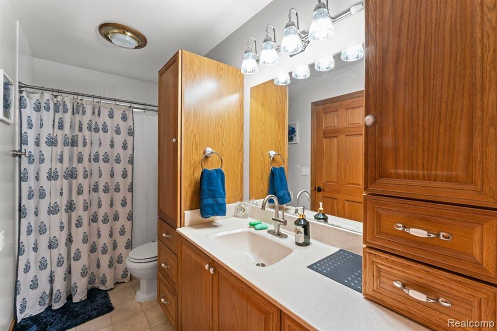 404 RIVER BEND Drive, Flushing, MI 48433 — Photo 38