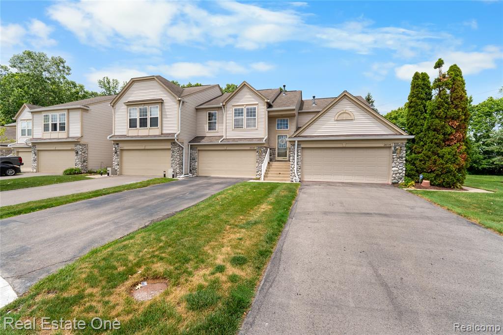 26738 Kirkway Circle, Trenton, MI 48183