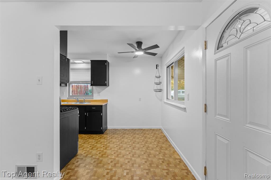 8026 Robert Street, Taylor, MI 48180 — Photo 8