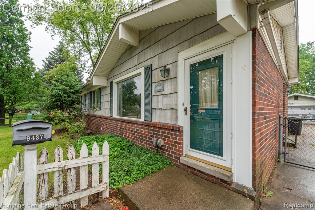 9437 Tavistock Drive, Plymouth, MI 48170 — Photo 4