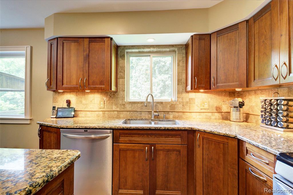 6788 Balmoral Terrace, Clarkston, MI — Photo 12