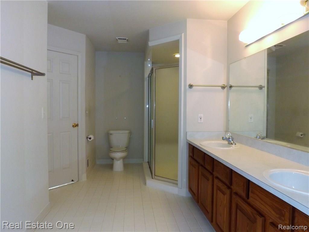 4066 COVENTRY Drive, Rochester Hills, MI 48326 — Photo 24