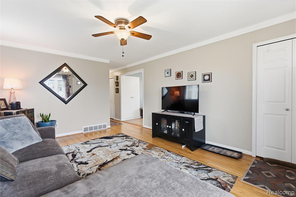 8164 Gerald Avenue, Warren, MI 48093 — Photo 8