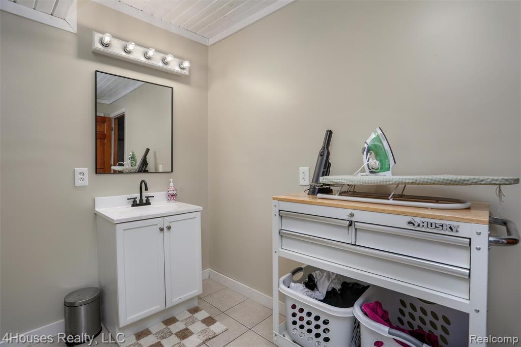 4087 Silver Valley Drive, Lake Orion, MI — Photo 38