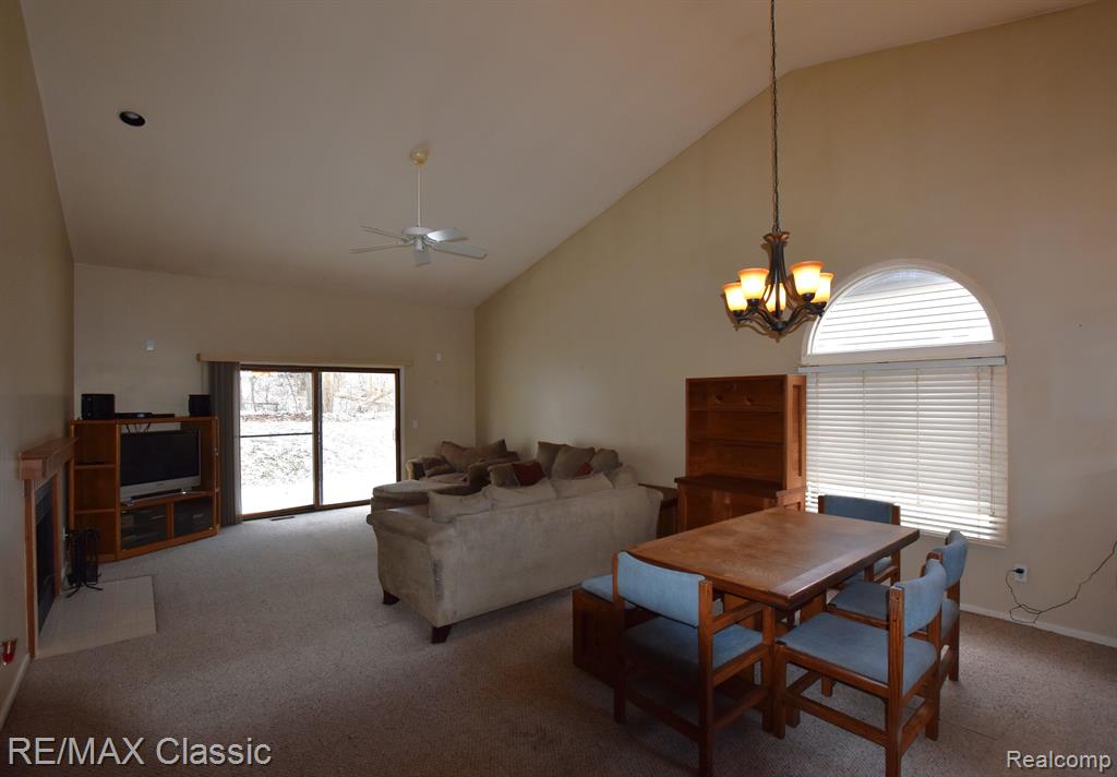 746 WOODINGHAM Avenue, Waterford, MI 48328 — Photo 4