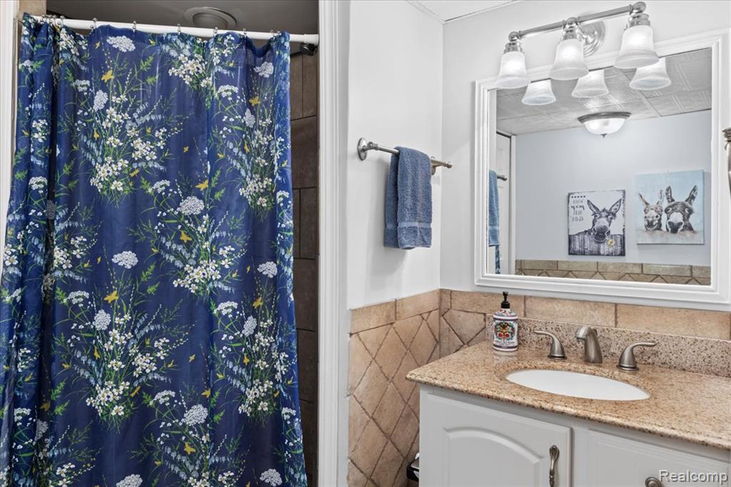 9327 Huron Park Drive, Brighton, MI 48116 — Photo 33
