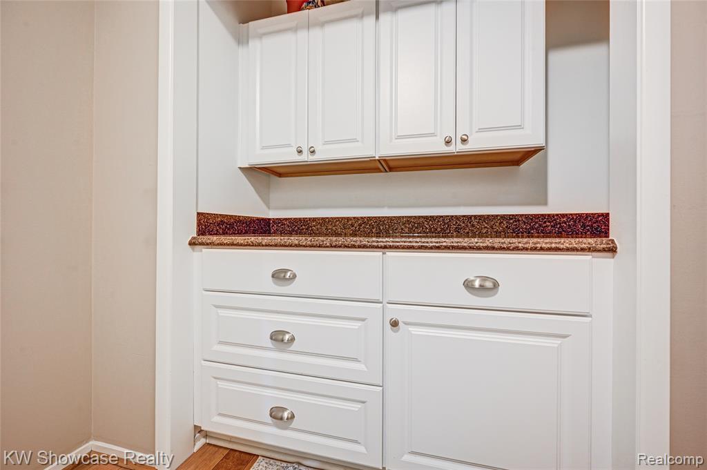 458 N Oak Drive, Commerce Twp, MI 48390 — Photo 25