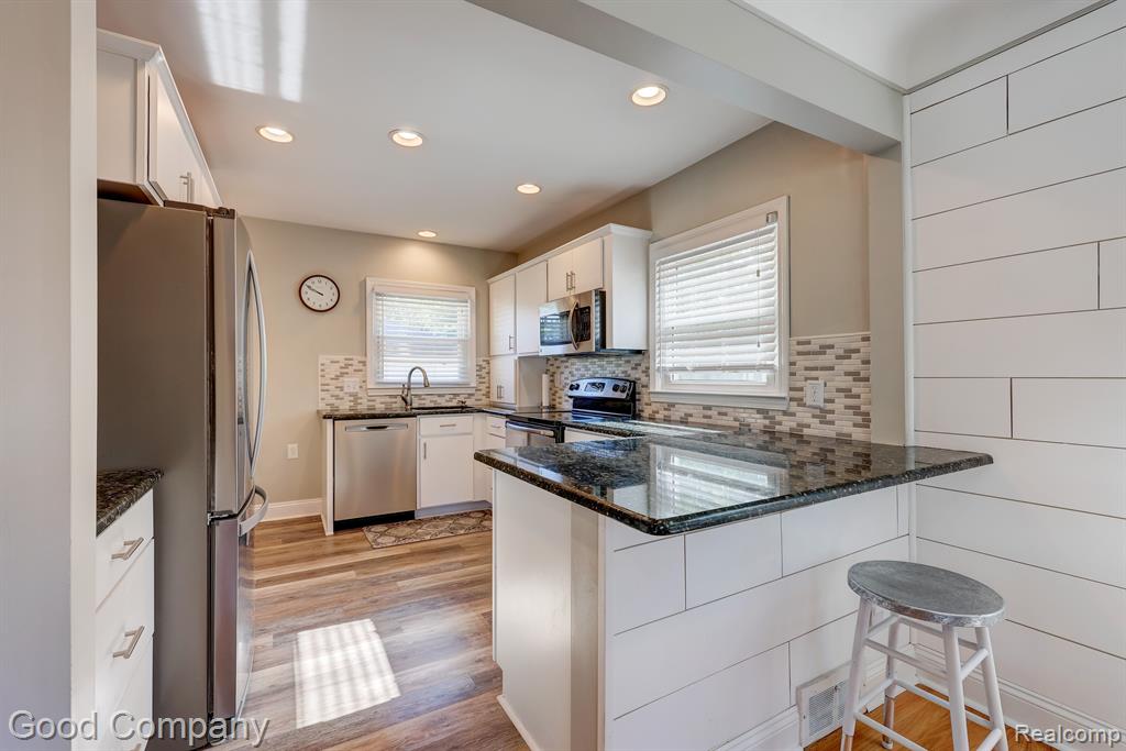 703 E BLOOMFIELD Avenue, Royal Oak, MI 48073 — Photo 12