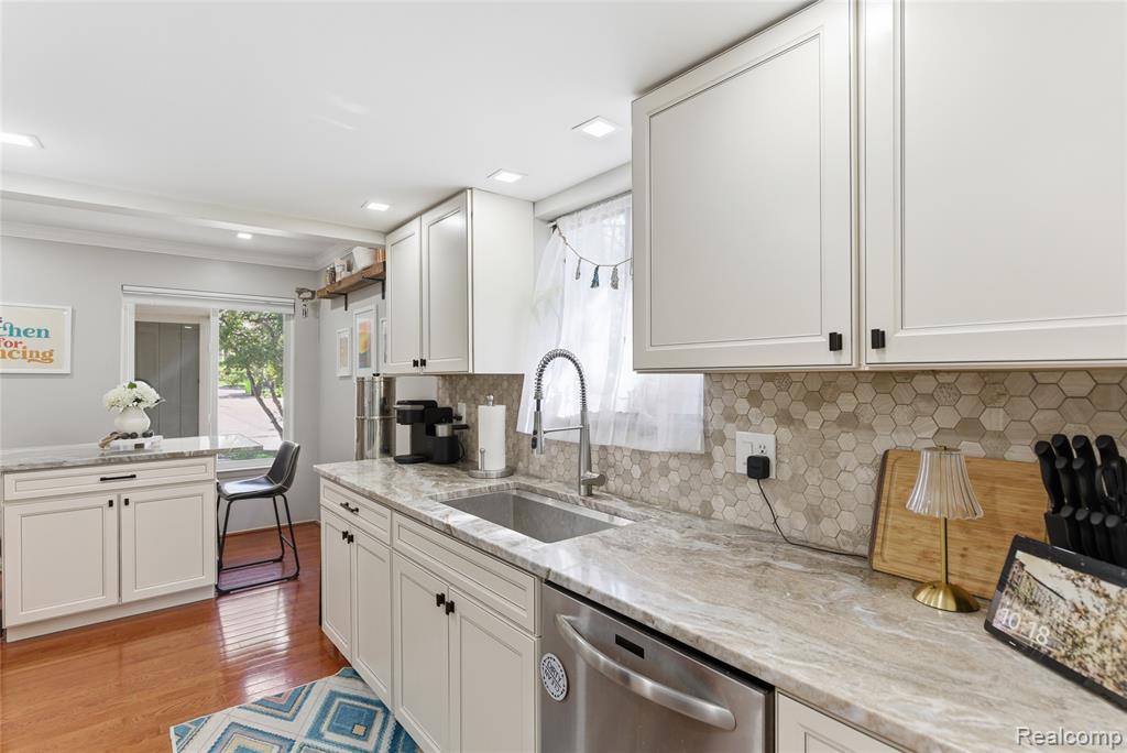 868 Yorktown Court, Northville, MI 48167 — Photo 15