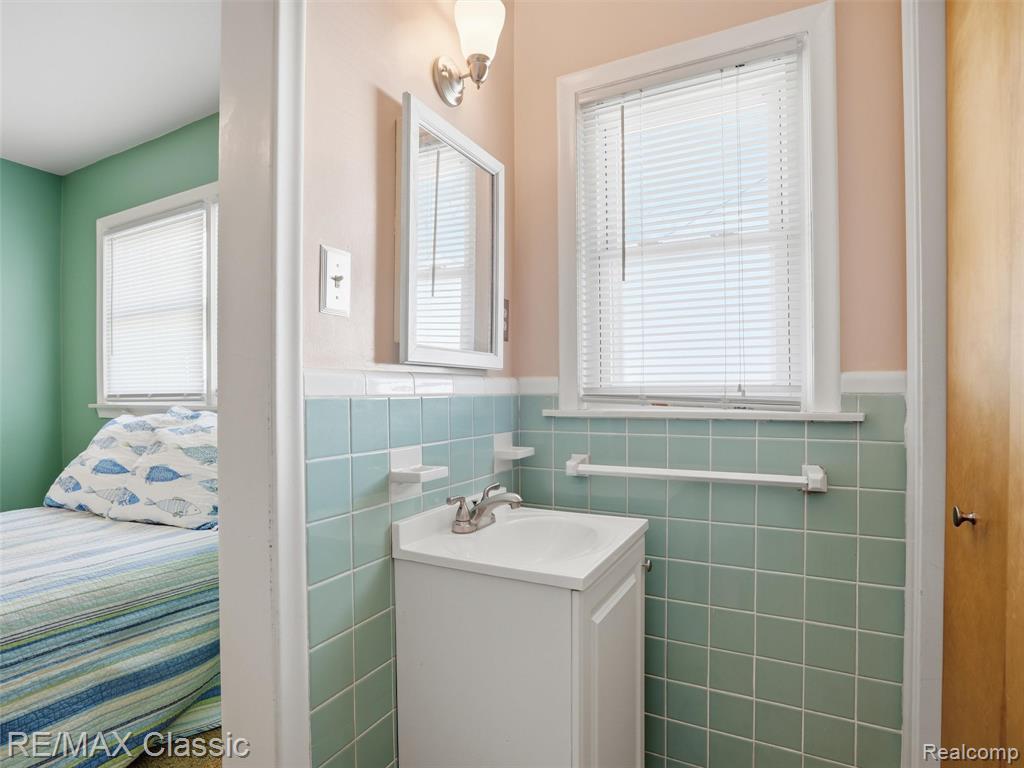 9116 Tecumseh Avenue, Redford, MI 48239 — Photo 23