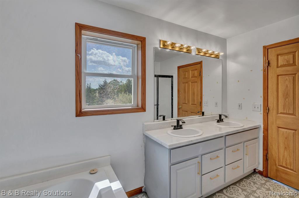 2864 N BLACKS CORNERS Road, Imlay City, MI 48444 — Photo 15