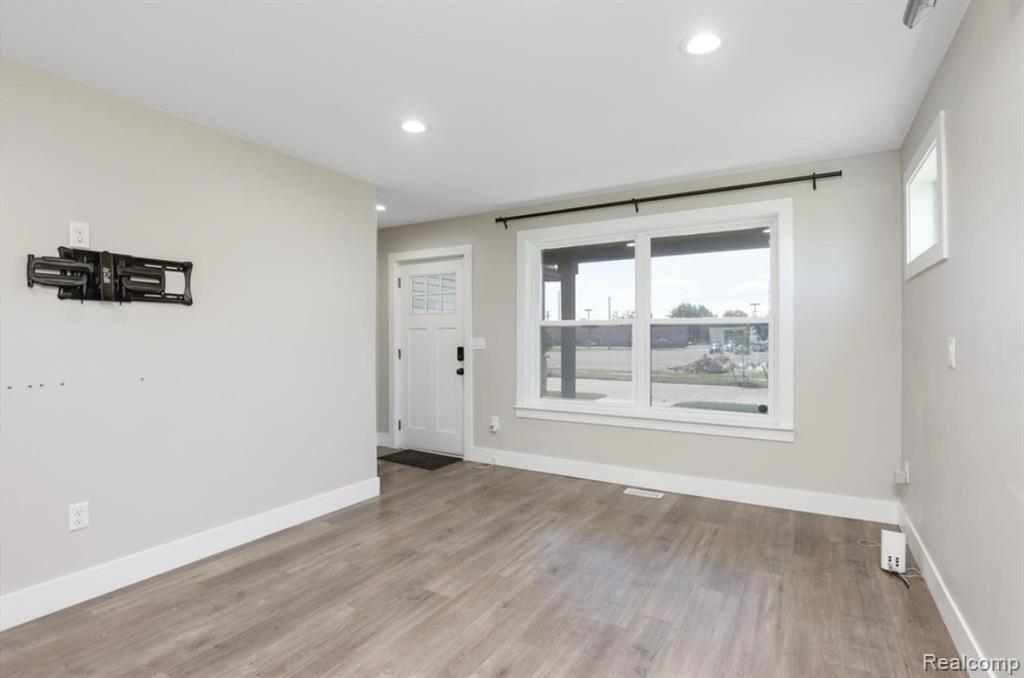 1755 E George Avenue, Hazel Park, MI 48030 — Photo 12