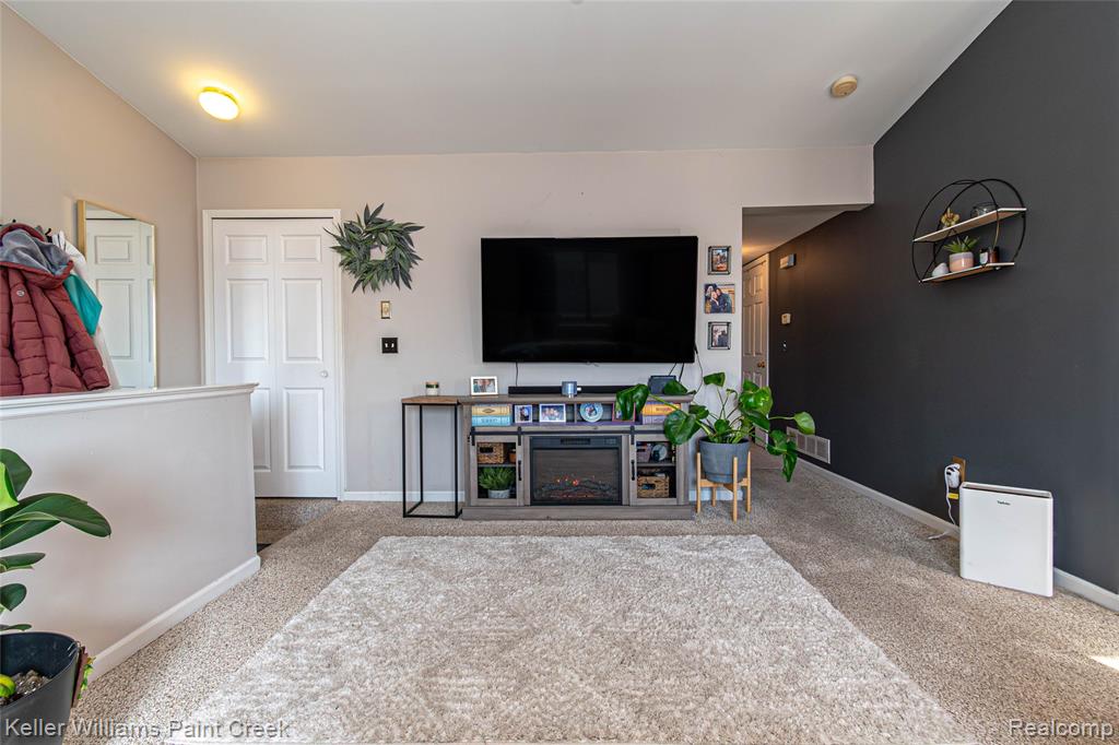17437 Utica Oaks Lane, Roseville, MI 48066 — Photo 5