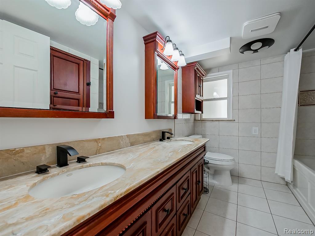 626 Wilwood Road, Rochester Hills, MI 48309 — Photo 21