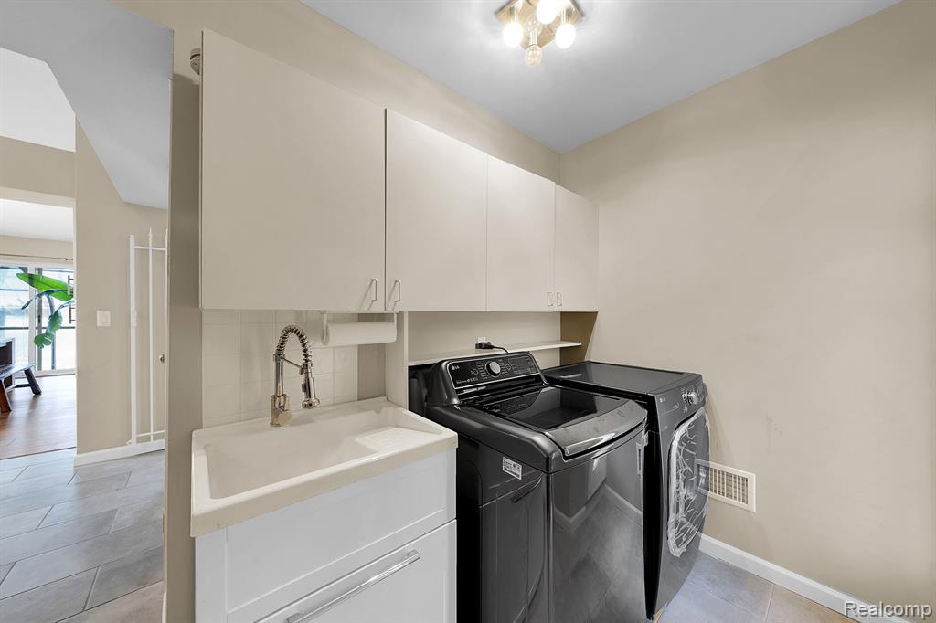 6367 Denton Drive, Troy, MI 48098 — Photo 16