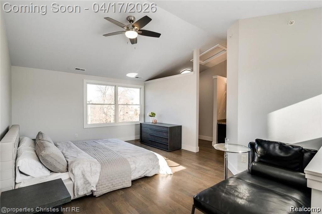 642 W 11 MILE Road, Royal Oak, MI 48067 — Photo 13