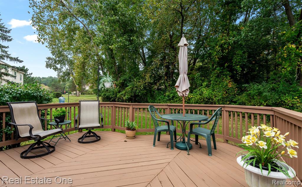 907 CALPERNIA, 29, Wixom, MI 48393 — Photo 25