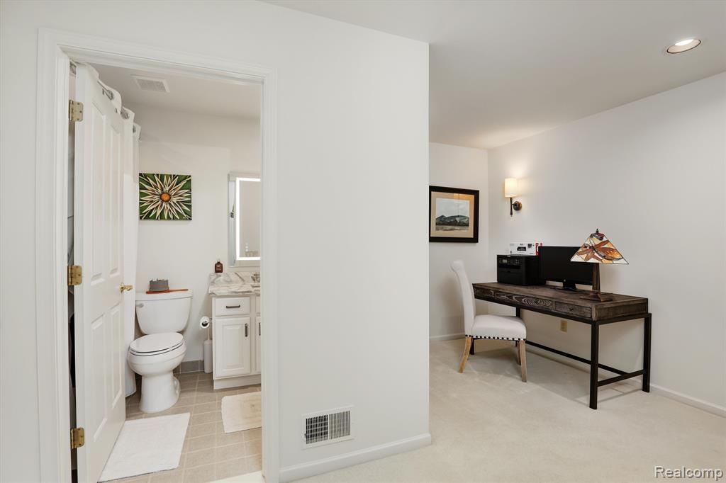 16964 LOCHMOOR Circle E, Northville, MI 48168 — Photo 24