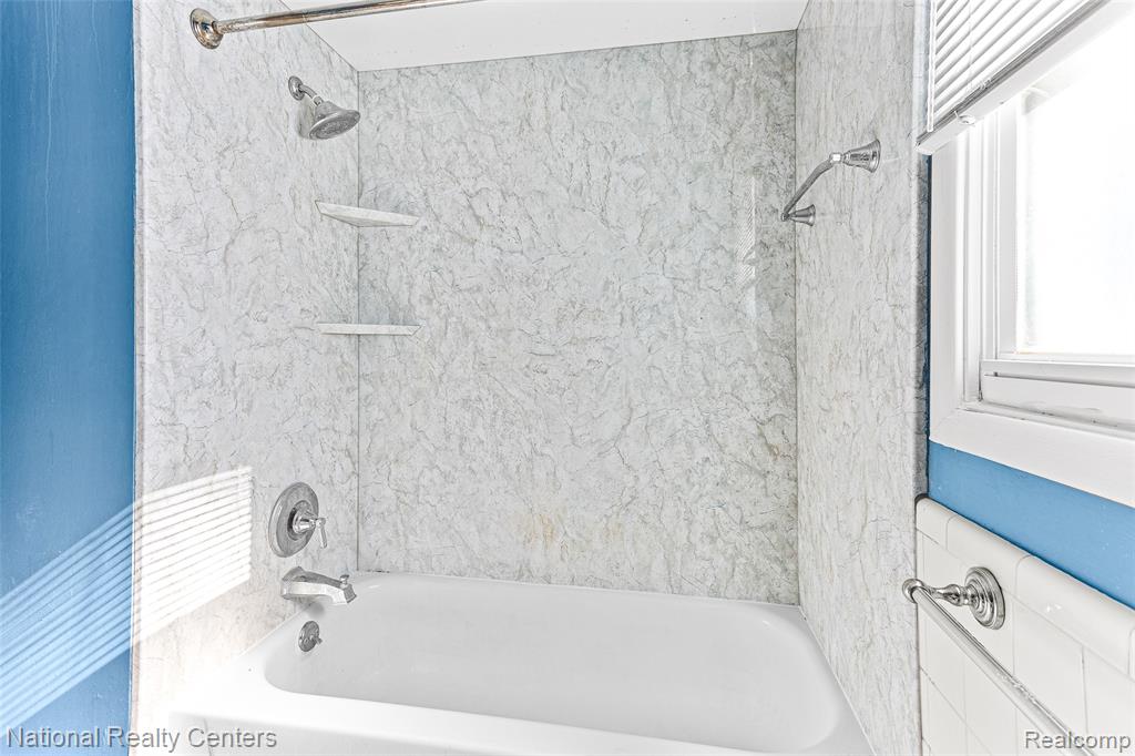 4817 Faircourt Drive, West Bloomfield, MI — Photo 16