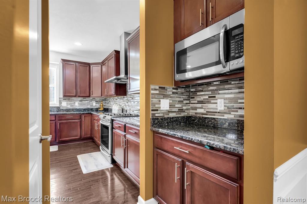 27023 Ladbroke Street, Novi, MI — Photo 17
