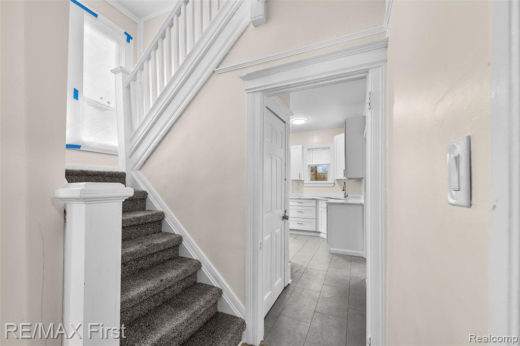 556 Leicester Court, Detroit, MI 48202 — Photo 4