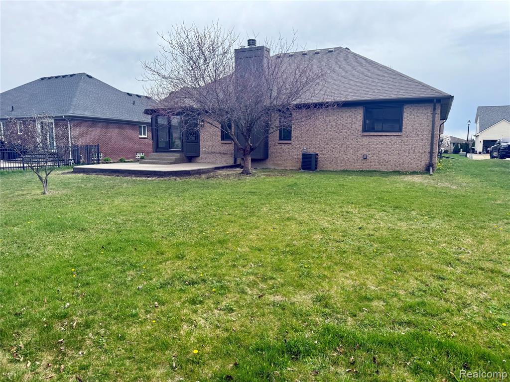 51073 Pinewood Drive, Macomb, MI 48042 — Photo 4