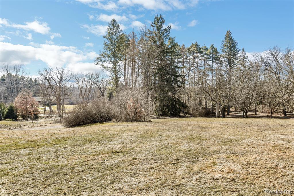 850 W MAPLE Road, Milford, MI 48381 — Photo 20