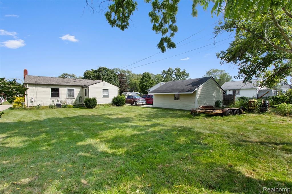 9077 Hugh Street, Livonia, MI 48150 — Photo 13